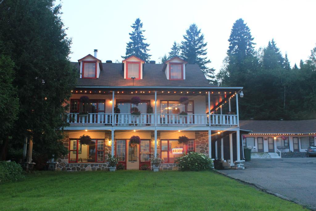 Motel Des Pays D'En Haut Val-David Exteriér fotografie