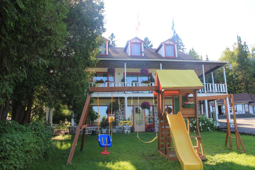 Motel Des Pays D'En Haut Val-David Exteriér fotografie