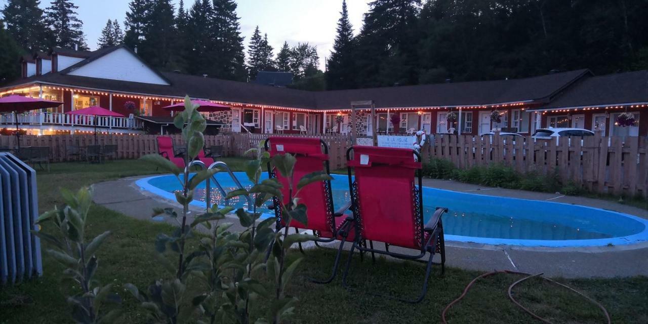Motel Des Pays D'En Haut Val-David Exteriér fotografie